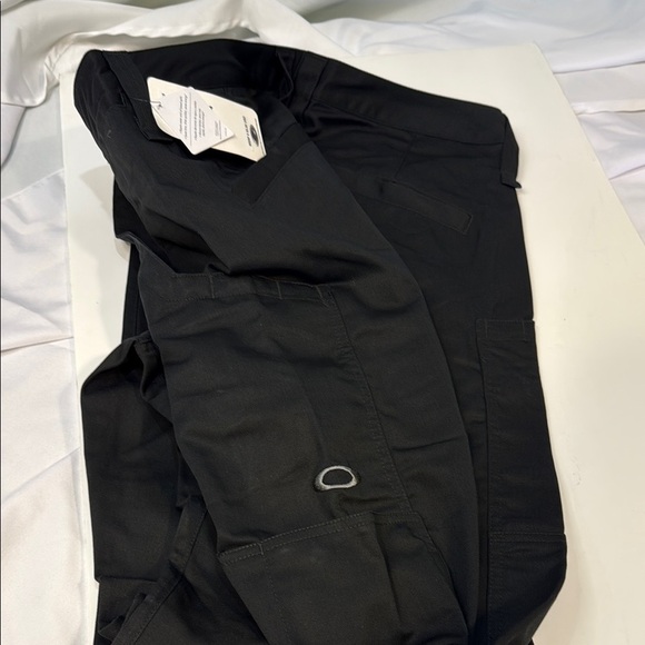 Oakley Men's Black Pants, W36”x34”L, Cargo pockets, Repel DuPont Teflon Protec - Picture 7 of 10
